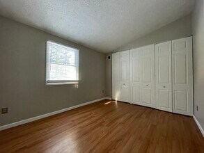 2207 Hawthorne Drive in Oakdale, PA - Building Photo - Building Photo