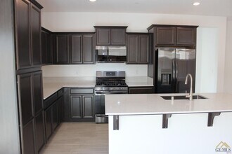 9705 Amberdale Wy in Shafter, CA - Building Photo - Building Photo