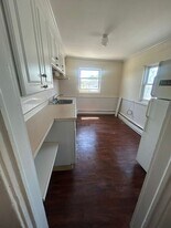 61 Van Zant St in Norwalk, CT - Building Photo