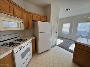 1148 Warm Canyon Way in Las Vegas, NV - Building Photo - Building Photo