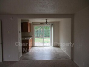 25182 E Broadway Ave in Veneta, OR - Building Photo - Building Photo