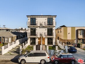 1954 S Garth Ave in Los Angeles, CA - Building Photo - Building Photo