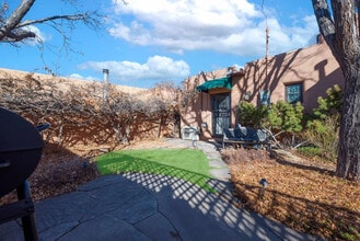 325 Sena St in Santa Fe, NM - Building Photo - Building Photo