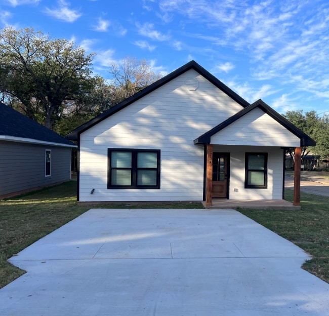 property at 735 E Gandy St