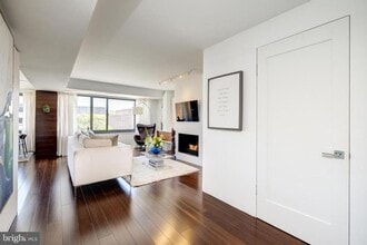 1077 30th St NW in Washington, DC - Building Photo - Building Photo