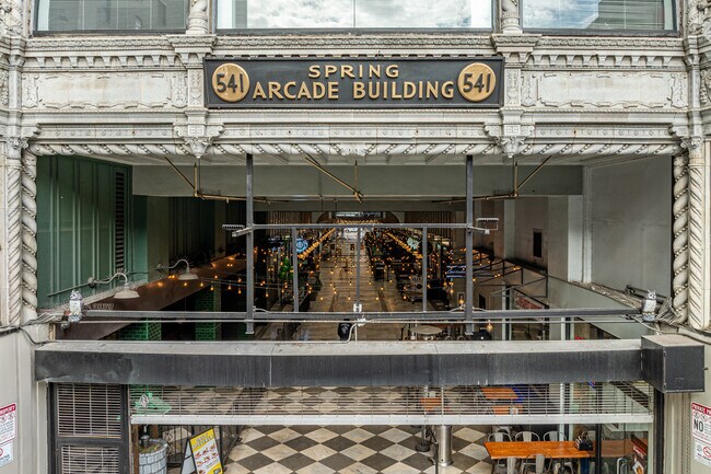 Spring Arcade Building in Los Angeles, CA - Foto de edificio - Building Photo