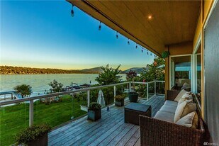 2418 W Lake Sammamish Pkwy SE in Bellevue, WA - Building Photo