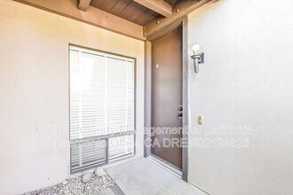 2229 Woodside Ln in Sacramento, CA - Building Photo - Building Photo
