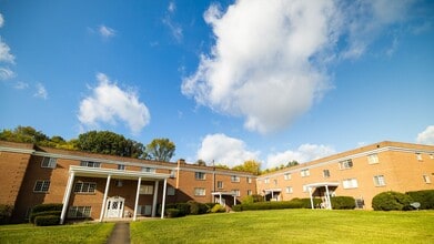 Craigdell Gardens in New Kensington, PA - Foto de edificio - Building Photo