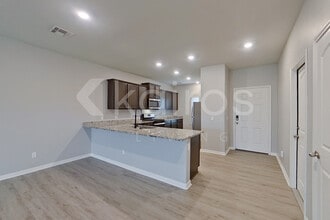 1020 NW 4th St in Newcastle, OK - Foto de edificio - Building Photo