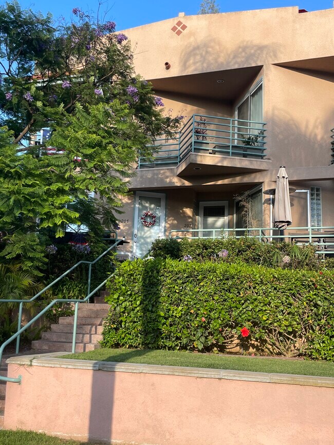 207 Orange Ave in Coronado, CA - Building Photo - Building Photo