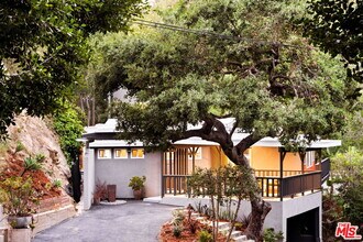 2701 Jalmia Dr in West Hollywood, CA - Building Photo - Building Photo