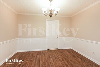 1296 N Hampton Dr in Hampton, GA - Foto de edificio - Building Photo