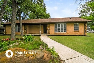 1713 Ridgeview Dr in Arlington, TX - Building Photo