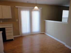 2328 Salem Park Dr in Indianapolis, IN - Foto de edificio - Building Photo