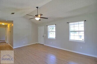 218 Sheila Dr in Hinesville, GA - Building Photo - Building Photo