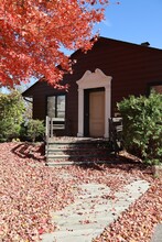 2704 Walnut St in Cedar Falls, IA - Foto de edificio - Building Photo