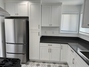 17204 Crenshaw Blvd, Unit Main House in Torrance, CA - Building Photo - Building Photo