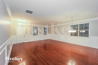 100 Algerine Ct in Fairburn, GA - Foto de edificio - Building Photo