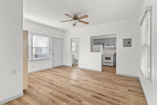 526 Magnolia Ave in Long Beach, CA - Building Photo