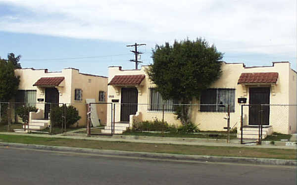 853 W 62nd St in Los Angeles, CA - Building Photo