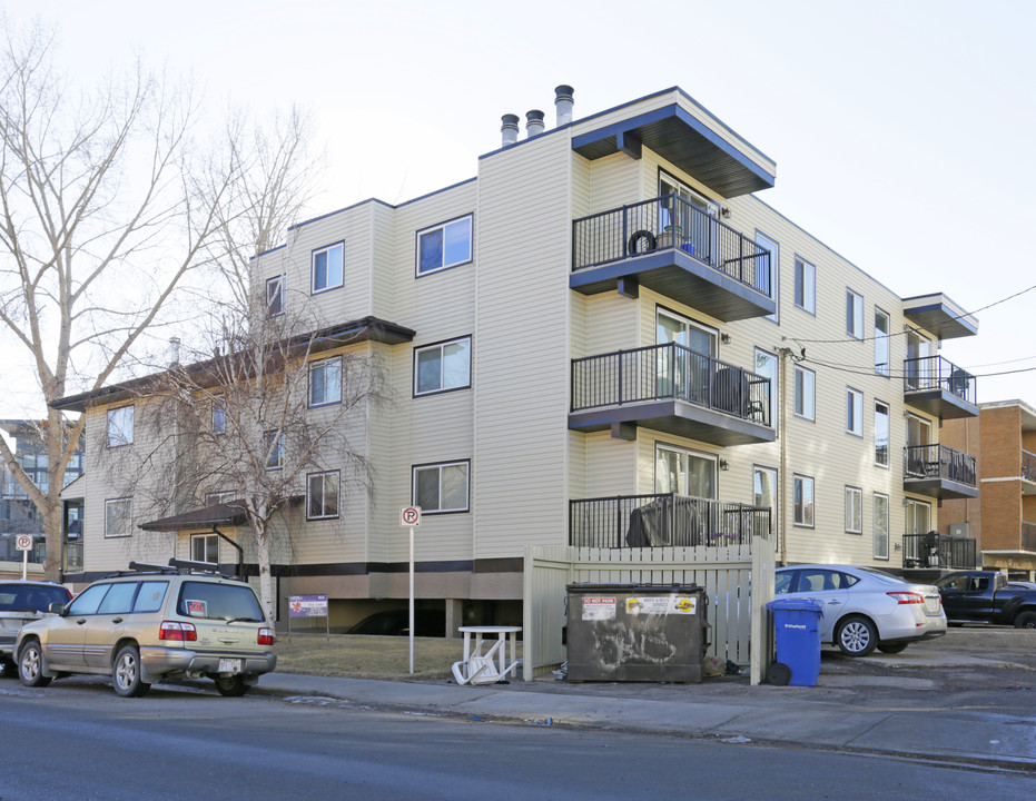 1059 5th Ave NW in Calgary, AB - Building Photo