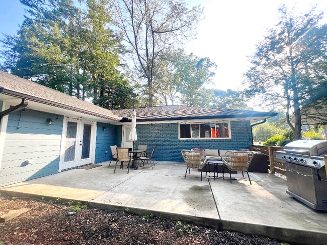 3700 Ashwood Dr SE in Smyrna, GA - Foto de edificio - Building Photo