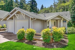 18641 NE 55th Way in Redmond, WA - Building Photo