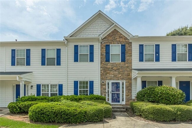 property at 585 McWilliams Rd SE