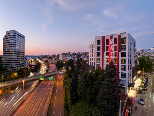 Pivot in Seattle, WA - Foto de edificio - Building Photo