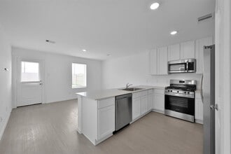 18271 Via Aurelia Dr in New Caney, TX - Foto de edificio - Building Photo