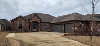 3200 SW Hazelnut Ave in Bentonville, AR - Building Photo