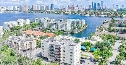 16508 NE 26th Ave in North Miami Beach, FL - Building Photo - Building Photo