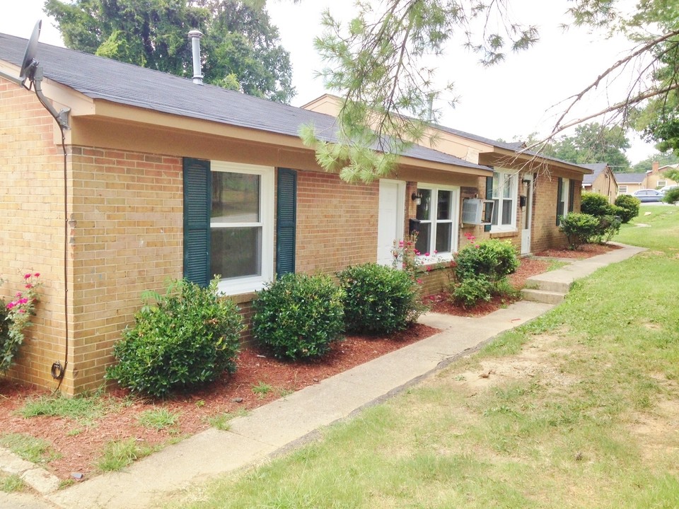 Greenwood Gardens in Greensboro, NC - Building Photo