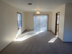 109 O'Neil Dr in Ames, IA - Building Photo - Building Photo