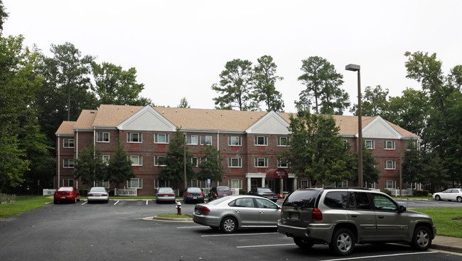 Wellesley Commons in Newport News, VA - Foto de edificio - Building Photo