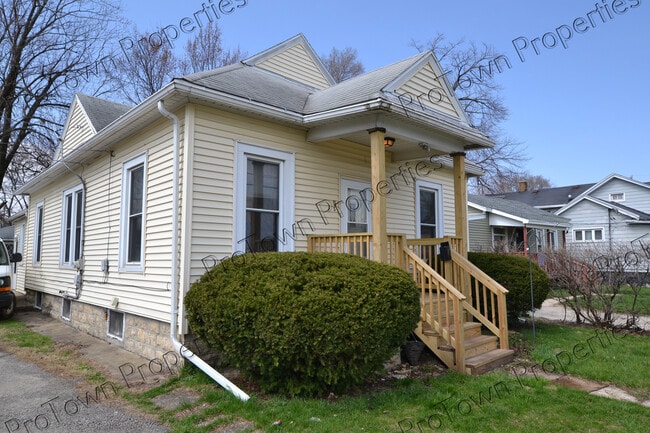 property at 5 S Broadway St