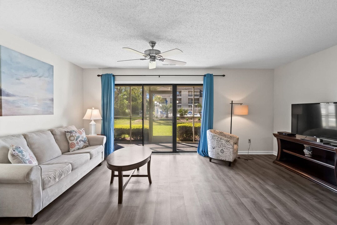 1920 Bent Grass Dr in Myrtle Beach, SC - Foto de edificio