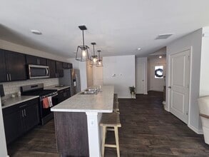 719 Wellington Ln in Cary, IL - Foto de edificio - Building Photo