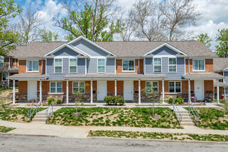 Sutter View Apartments and Townhomes in Cincinnati, OH - Foto de edificio - Building Photo