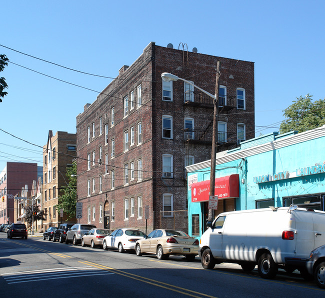 2701 Summit Ave in Union City, NJ - Building Photo - Building Photo