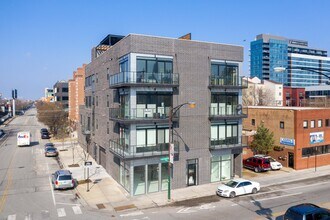 440 N Halsted St in Chicago, IL - Foto de edificio - Building Photo