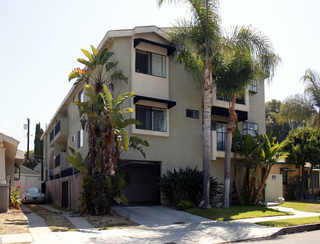 1066 Roswell Ave in Long Beach, CA - Building Photo - Building Photo