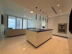 300 Biscayne Blvd Way, Unit 2706 in Miami, FL - Building Photo - Building Photo