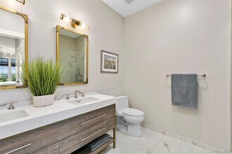 990 Corporate Dr in Westbury, NY - Building Photo - Building Photo