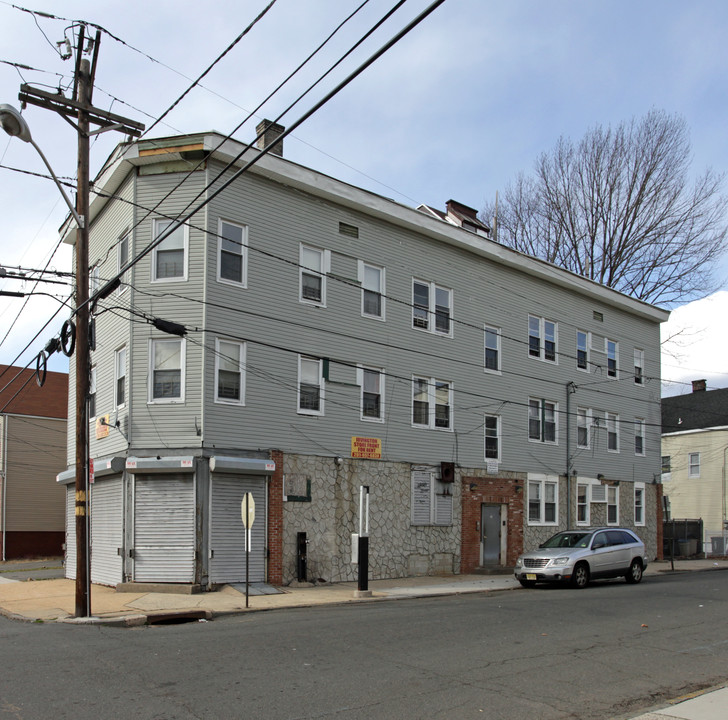 124 21st Ave in Irvington, NJ - Building Photo