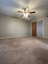 317 College Ave in Weatherford, TX - Foto de edificio - Building Photo