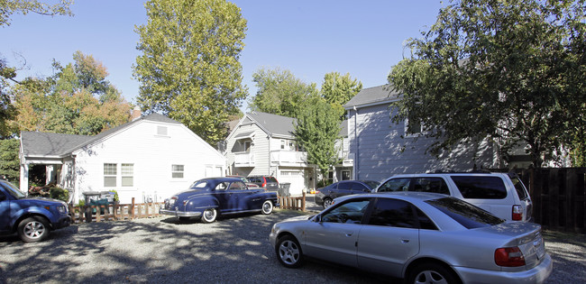 310-318 D St in Davis, CA - Foto de edificio - Building Photo