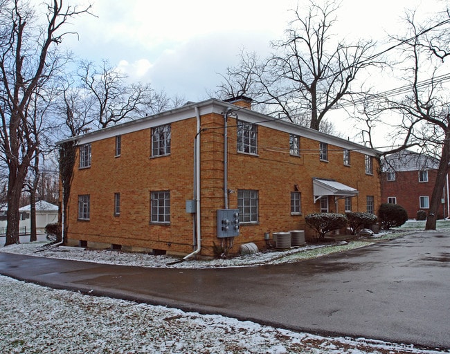 1107 Far Hills Ave in Dayton, OH - Foto de edificio - Building Photo