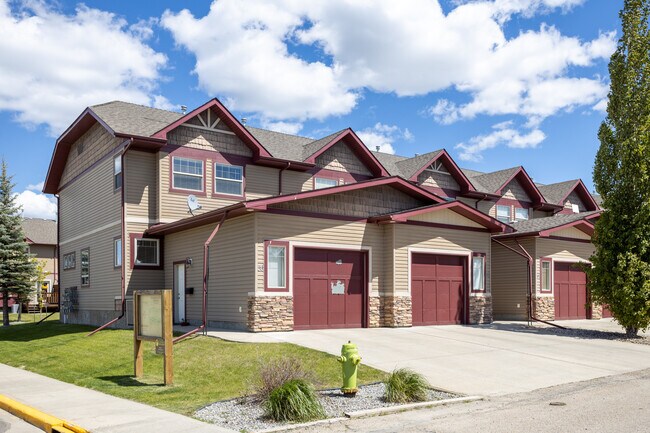 Ironcreek Villas in Red Deer, AB - Building Photo - Building Photo